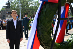 9. maj 2025. Predsednica Narodne skupštine položila venac na Groblju oslobodilaca Beograda