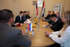 14. maj 2025. Predsednica Skupštine Srbije Ana Brnabić sa predstavnicima holandskih kompanija i predstavnicima Agencije za preduzetništvo (RVO)